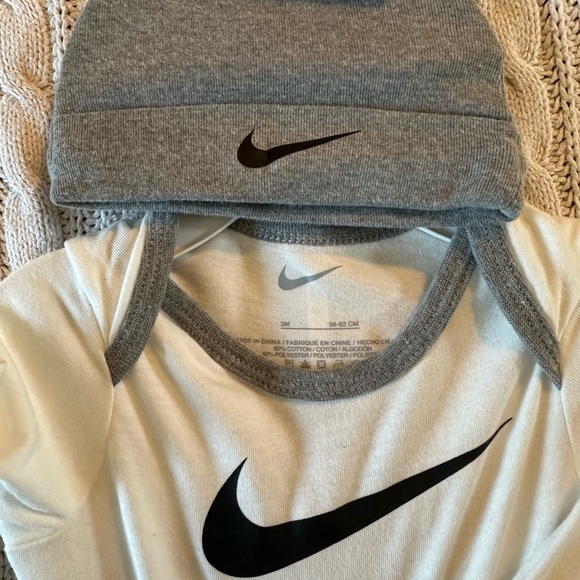Nike Infant Set in White and Gray - Picture 2 of 4